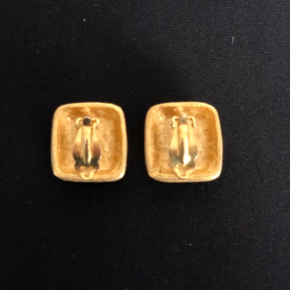 Brush Gold/White Vintage Necklace & Earrings w/clips - Picture 3 of 3